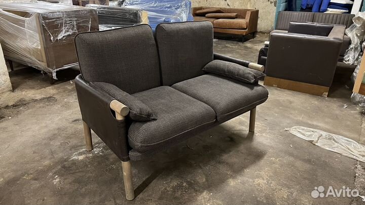 Кожаный диван