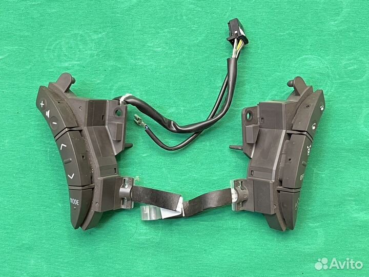 Кнопки мультимедиа руля Toyota Land Cruiser 100