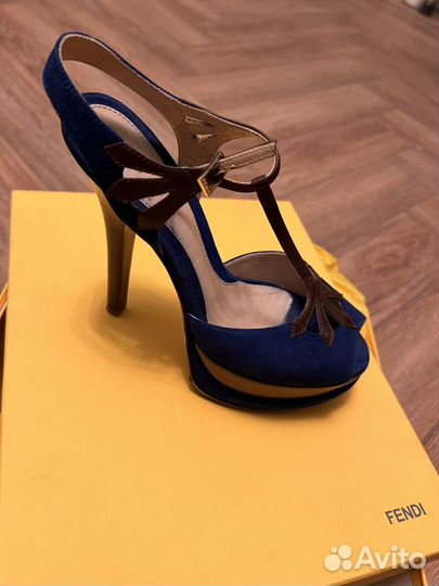 Босоножки Fendi