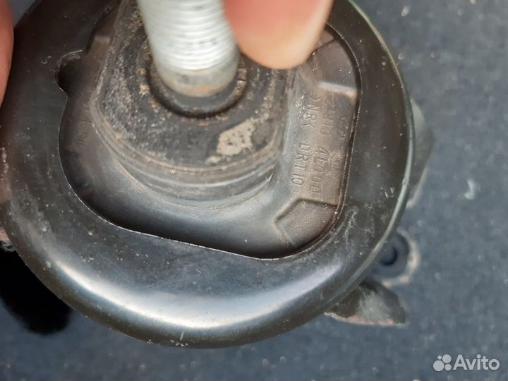 Опора двигателя правая hyundai-KIA оригинал б/у