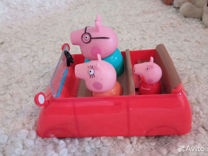 Игрушка Свинка пеппа, семья в автомобиле