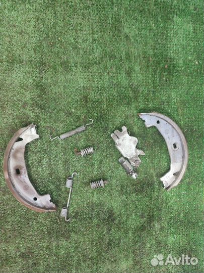 Комплект колодок ручника Bmw 116I F20 N13B16A 2012