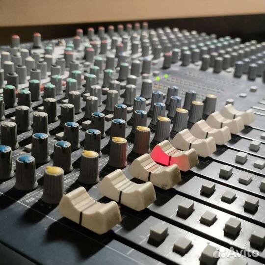 Микшерный пульт