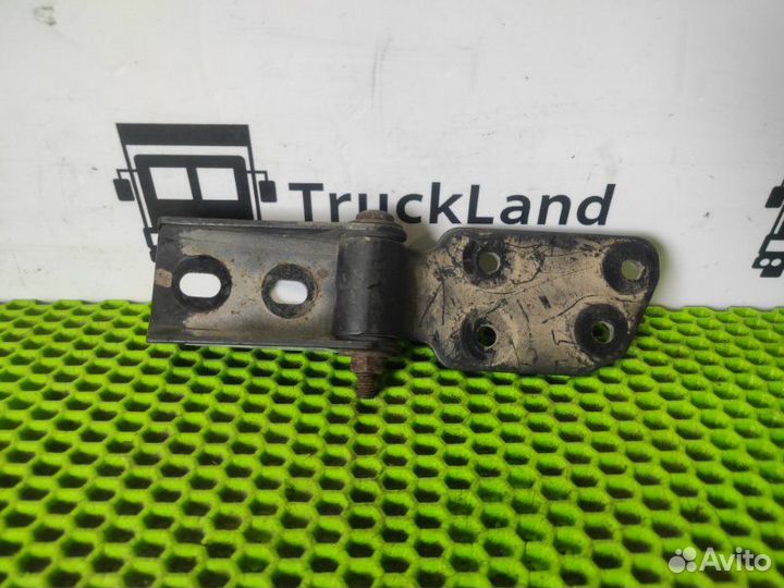 Шарнир спойлера кабины верхнего правый Man Tgx