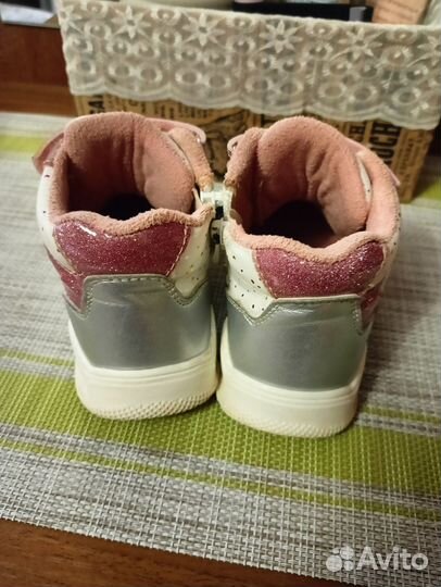 Ботинки осенние 22