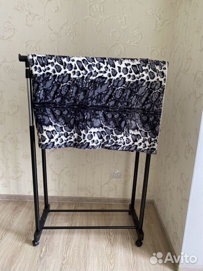 Вешалка напольная. Стойка для одежды