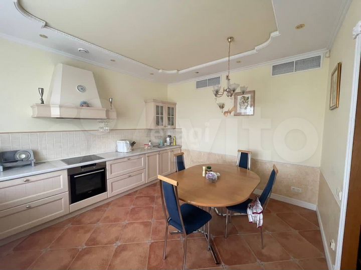 5-к. квартира, 200 м², 16/16 эт.