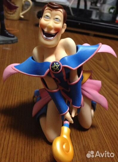 Настольная фигурка