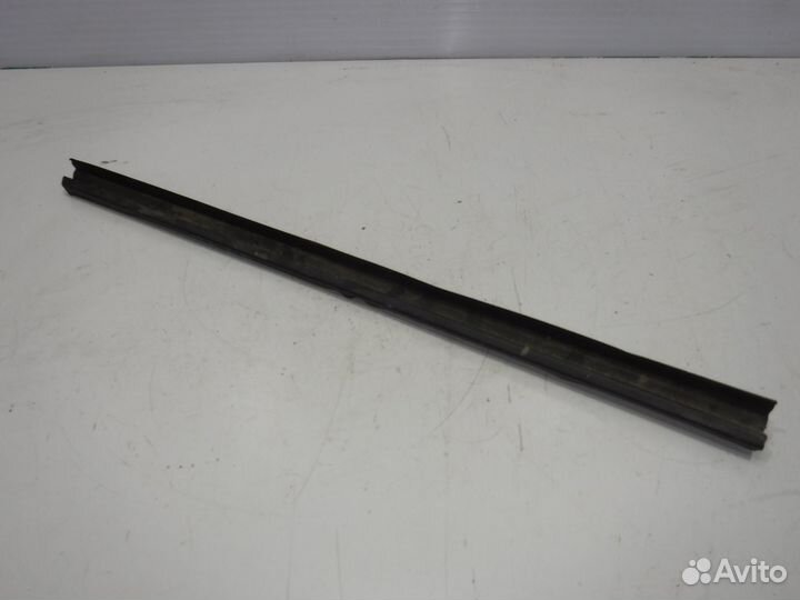 Уплотнитель стекла (внутри) Ford Mondeo 3