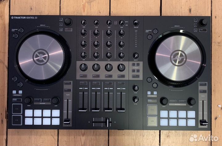 Native Instruments Traktor Kontrol S3 (Код A545)