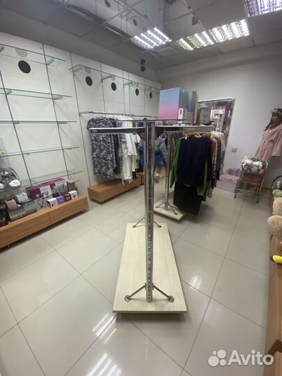 Островная конструкция для одежды