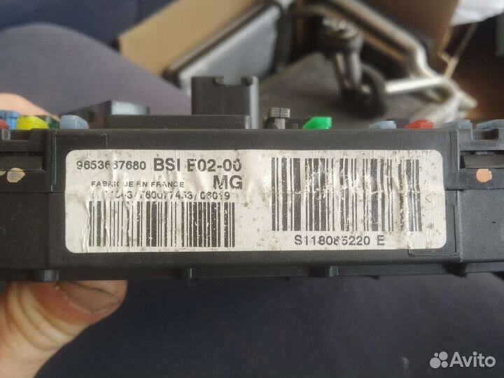 Блок предохранителей салона Пежо 206