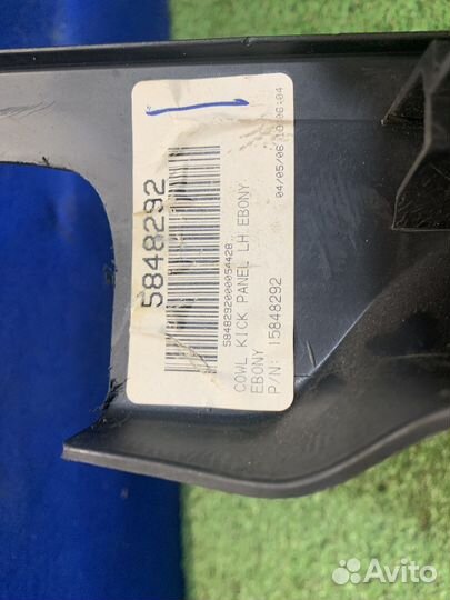 Накладка на стойку нижняя Cadillac Escalade 3