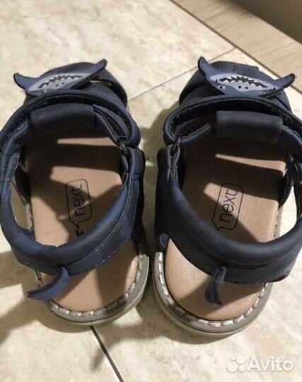 Сандалии next