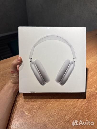 Air Pods Max silver