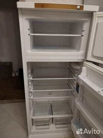 Холодильник Indesit