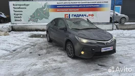 Рейка топливная (рампа) Toyota Corolla E18 2381437