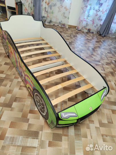 Детская кровать машинка