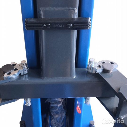 Подъемник автомобильный гидравлический