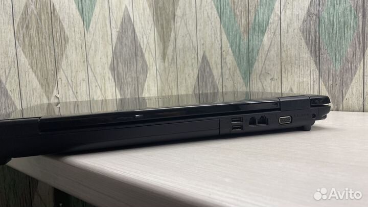 Ноутбук для работы и учёбы Samsung NP-R710