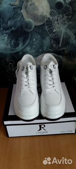 Сникерсы женские 39