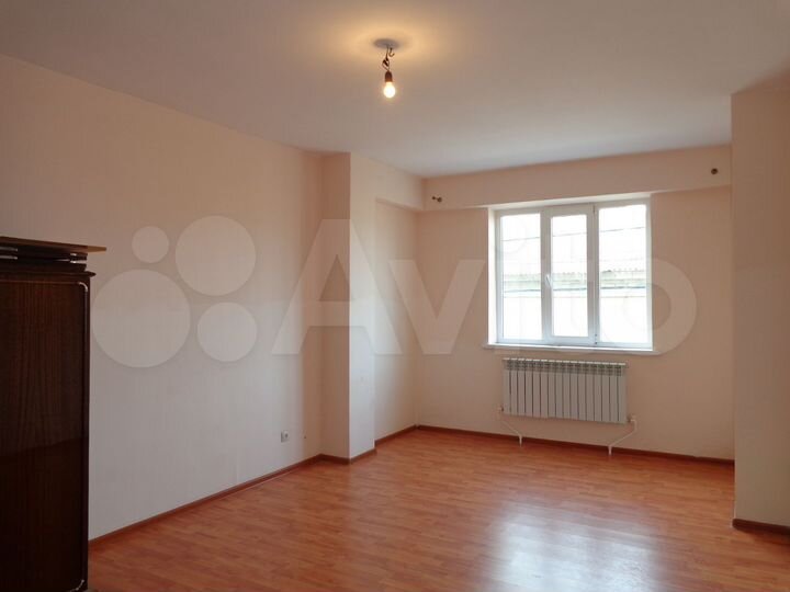 3-к. квартира, 104,7 м², 2/5 эт.