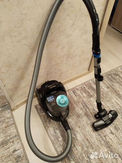 Пылесос безмешковый Philips PowerPro Activ FC9569