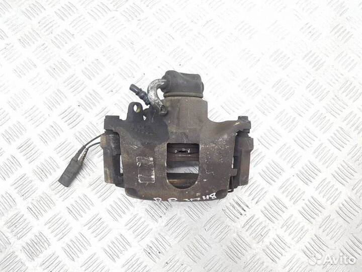 Суппорт передний правый Citroen Xantia