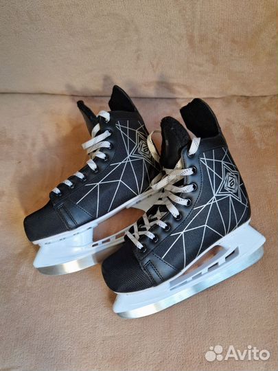 Коньки хоккейные 39 размер
