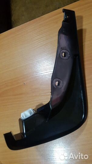 Мазда 3 2003-2009 Передний левый брызговик оригина