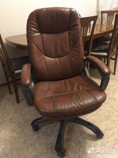 Кожаное кресло бу