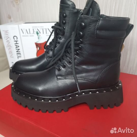 Ботинки Valentino на шнуровке