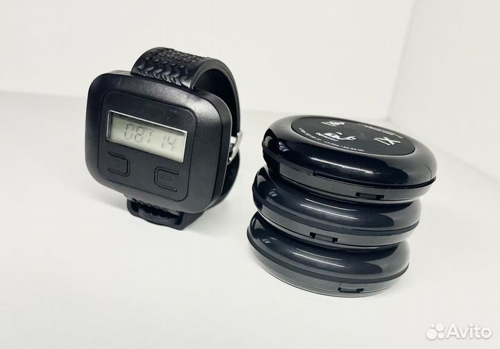 Часы и кнопки вызова официанта в ассортименте