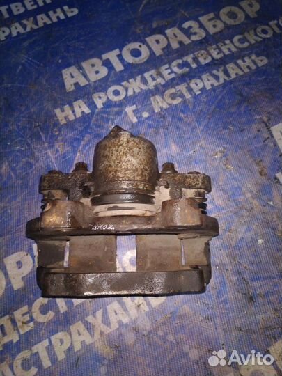 Передний левый суппорт Ваз Лада 2110 седан 21083