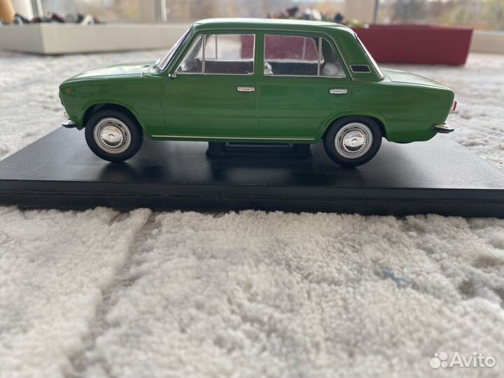Коллекционная машинка ваз-21011