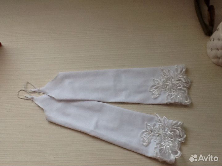Продаю перчатки белые свадебные новые
