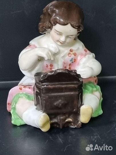 Антикварная статуэтка