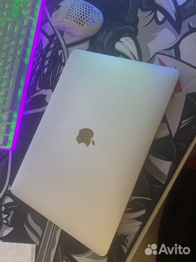 Apple MacBook Pro 13 2019 touch bar