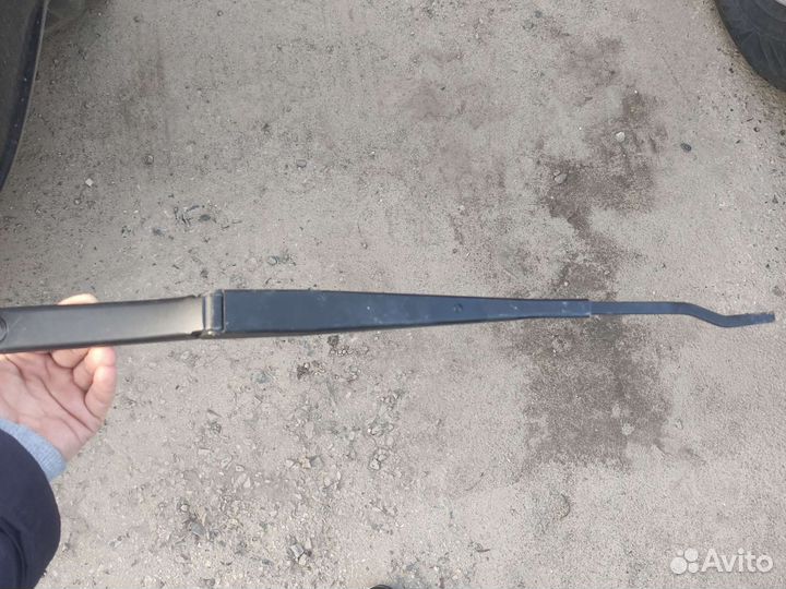 Поводок дворника водителя vw polo sedan