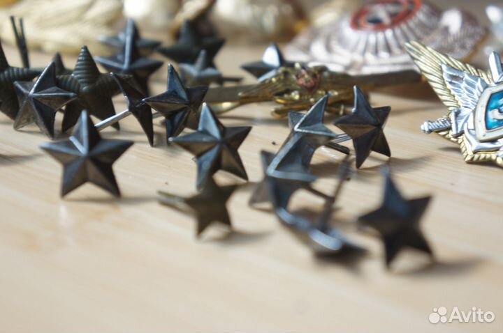 Кокарды, знаки отличия, звезды, классность