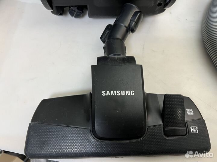 Пылесос с контейнером для пыли Samsung SC18M3120VU