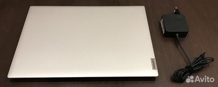 Lenovo 17.3, Ryzen 3 3250U, 12 GB DDR4, M2 256 GB