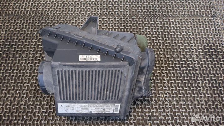 Корпус воздушного фильтра Chevrolet Tahoe, 2005