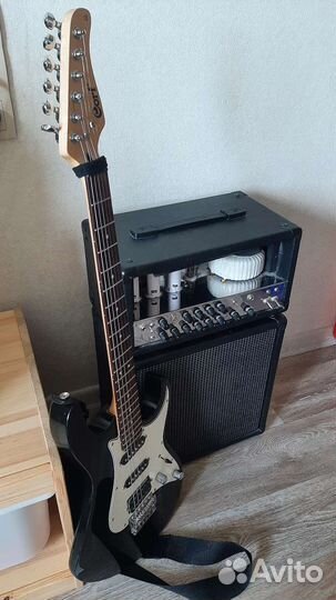 Гитара с ламповым усилителем и динамиком