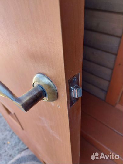 Дверь межкомнатная.2шт