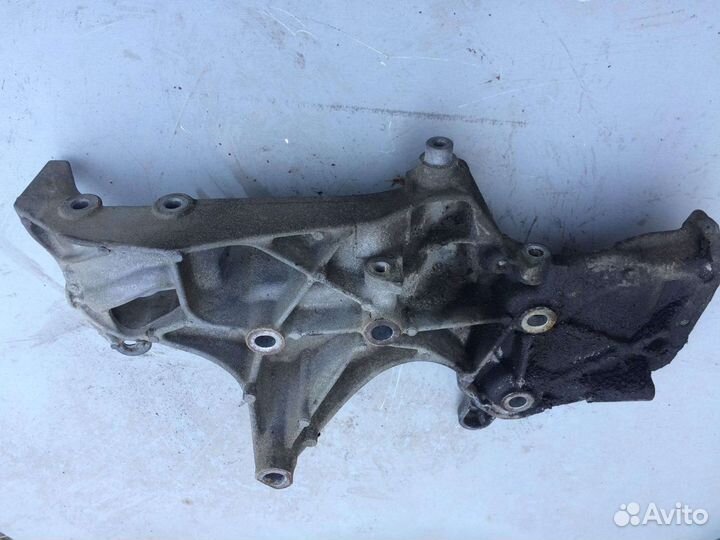 Кронштейн генератора Логан