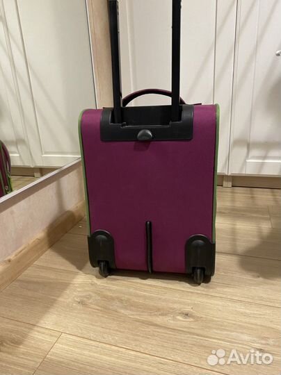 Чемодан на колесах детский