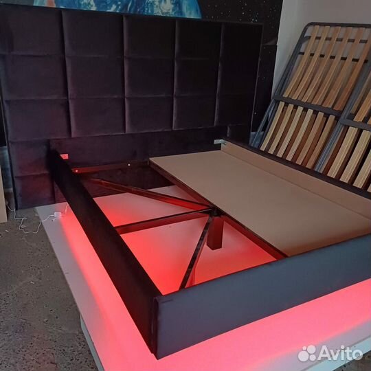 Порящая кровать