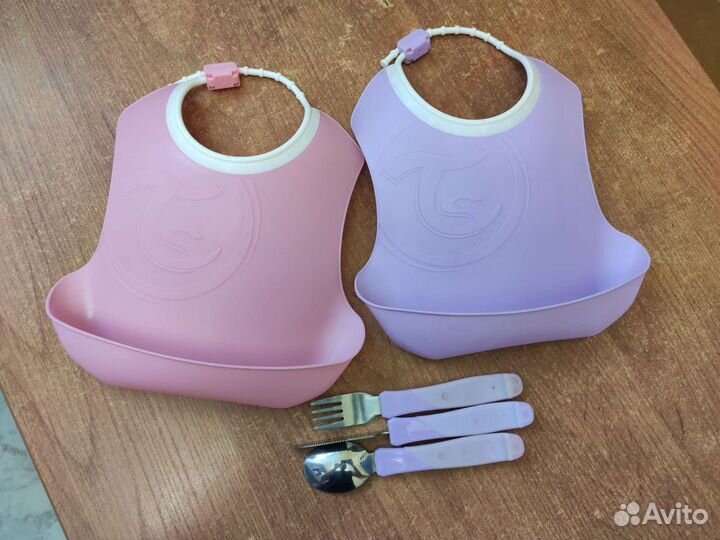 Бутылки, нагрудники, столовые приборы