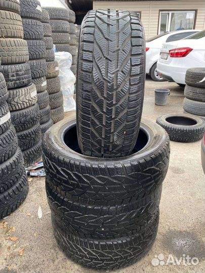 Kormoran Snow 215/50 R17 95V